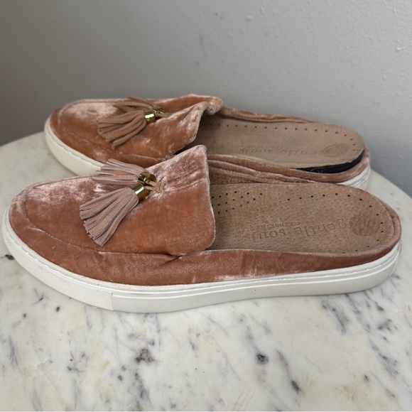 Gentle Souls Mules Size 6.5 M pink Velvet
Shoes - Picture 1 of 11